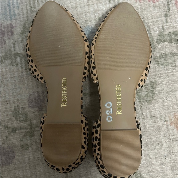 Restricted Women's Spotted Tan and Black Flats - Picture 4 of 4
